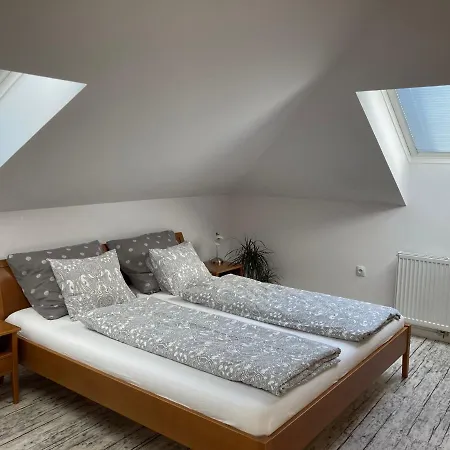 Husova פודבראדי